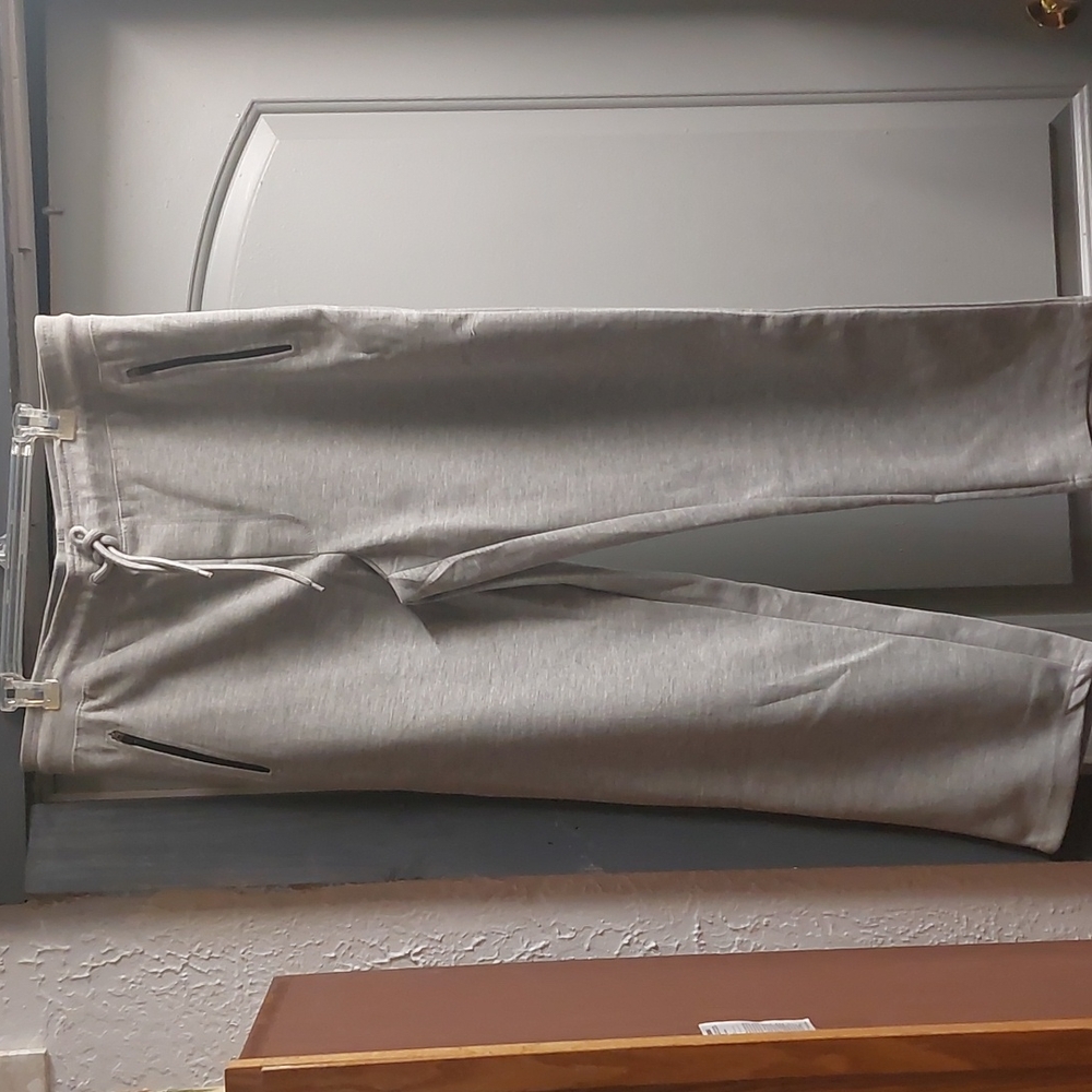 Active Joe Sweats Gray Sz M mis-sized  more like large